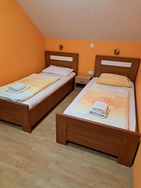פטוי Guest House Pri Treh Lipah מראה חיצוני תמונה