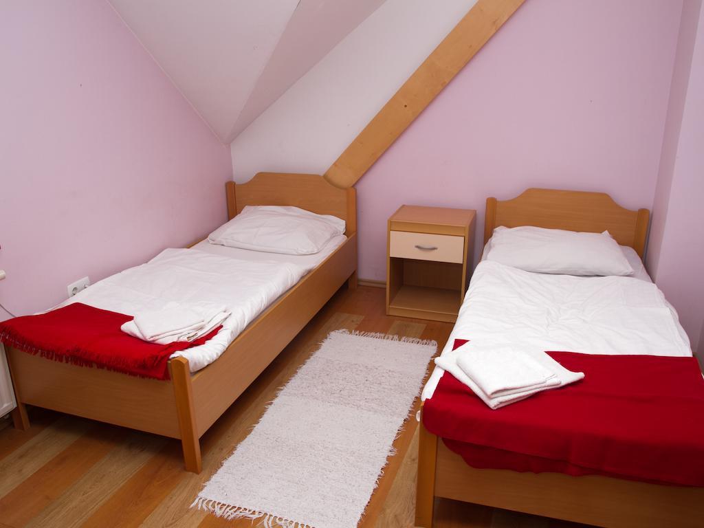פטוי Guest House Pri Treh Lipah מראה חיצוני תמונה
